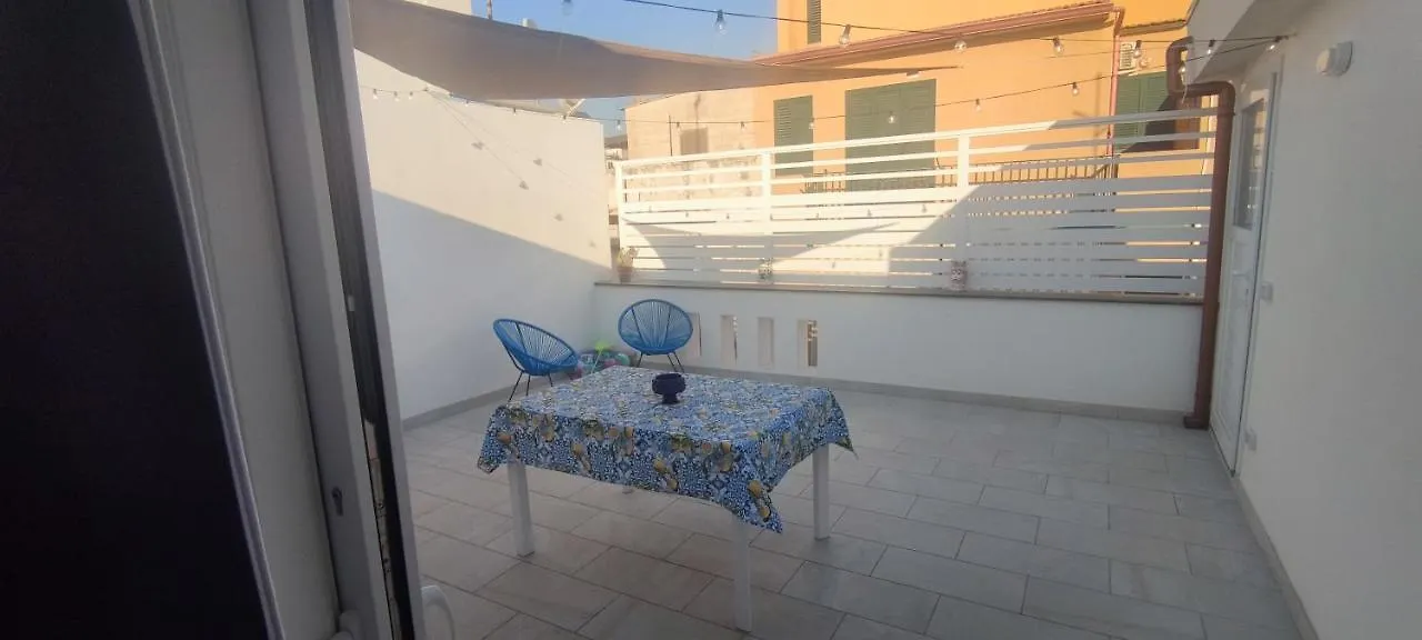 דירה דונלוקאטה Donna Beatrice Amare Beach House
